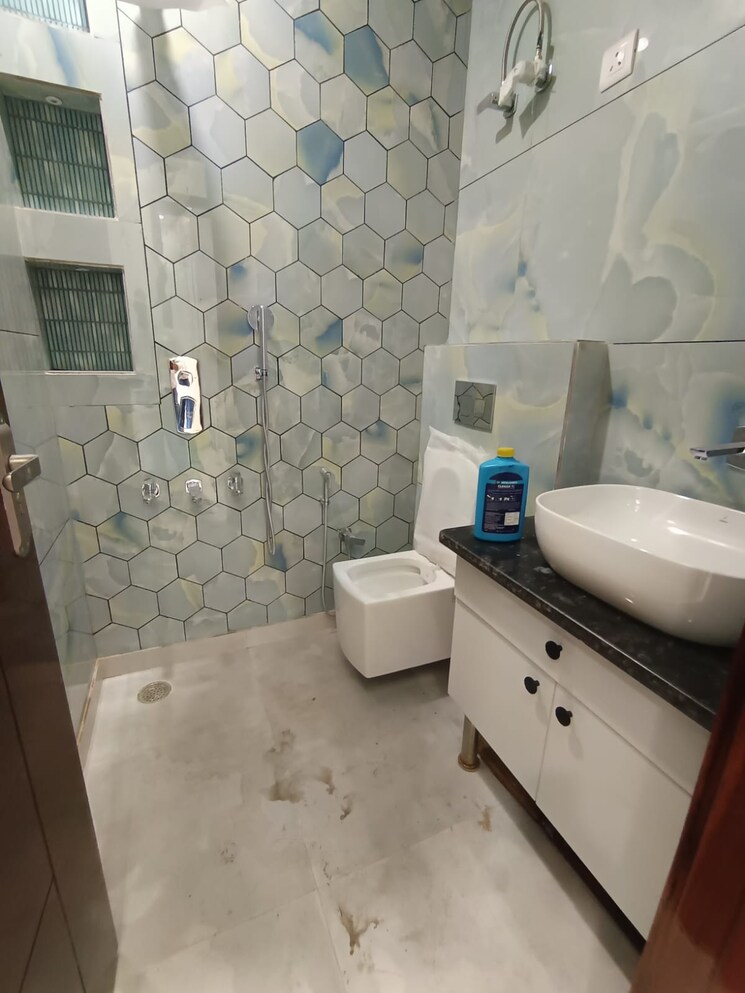 Bathroom, apex-anuradha-apartments 3 Bedroom 1450 Sq.Ft. Apartment In Paschim Vihar Delhi 9072402