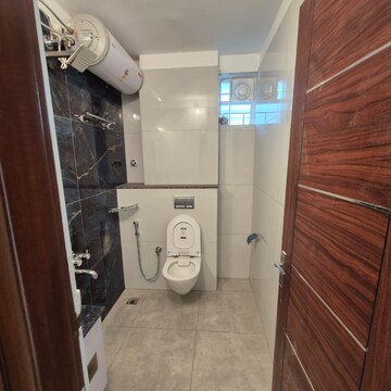 Attached Bathroom in 3 BHK Apartment at Rose Ville, Curley Street – for Rent