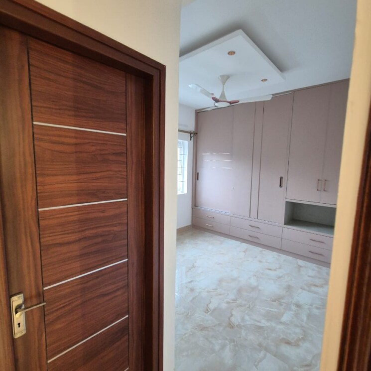 Room, rose-ville 3 Bedroom 1800 Sq.Ft. Apartment In Curley Street Bangalore 9072408