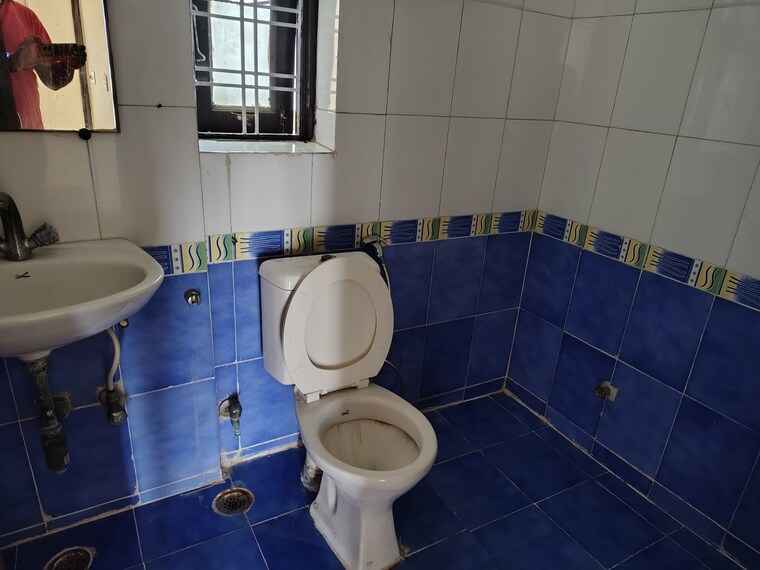 Bathroom, hrc-professional 2 Bedroom 1100 Sq.Ft. Apartment In Indrapuram Ghaziabad 9072412