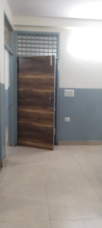 Room in 2 BHK Builder Floor at Mayur Vihar Phase 1 – for Rent