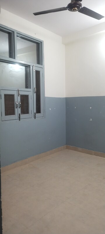 Room in 2 BHK Builder Floor at Mayur Vihar Phase 1 – for Rent