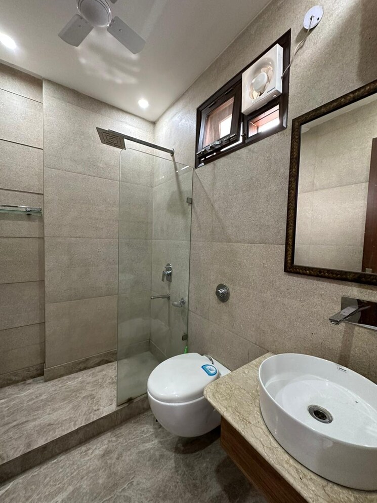 Bathroom, triveni-apartments-cghs 3 Bedroom 1350 Sq.Ft. Apartment In Paschim Vihar Delhi 9072415