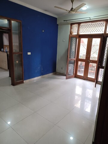Room in 2.5 BHK Apartment at HRC Apartments, Vaibhav Khand – for Sale