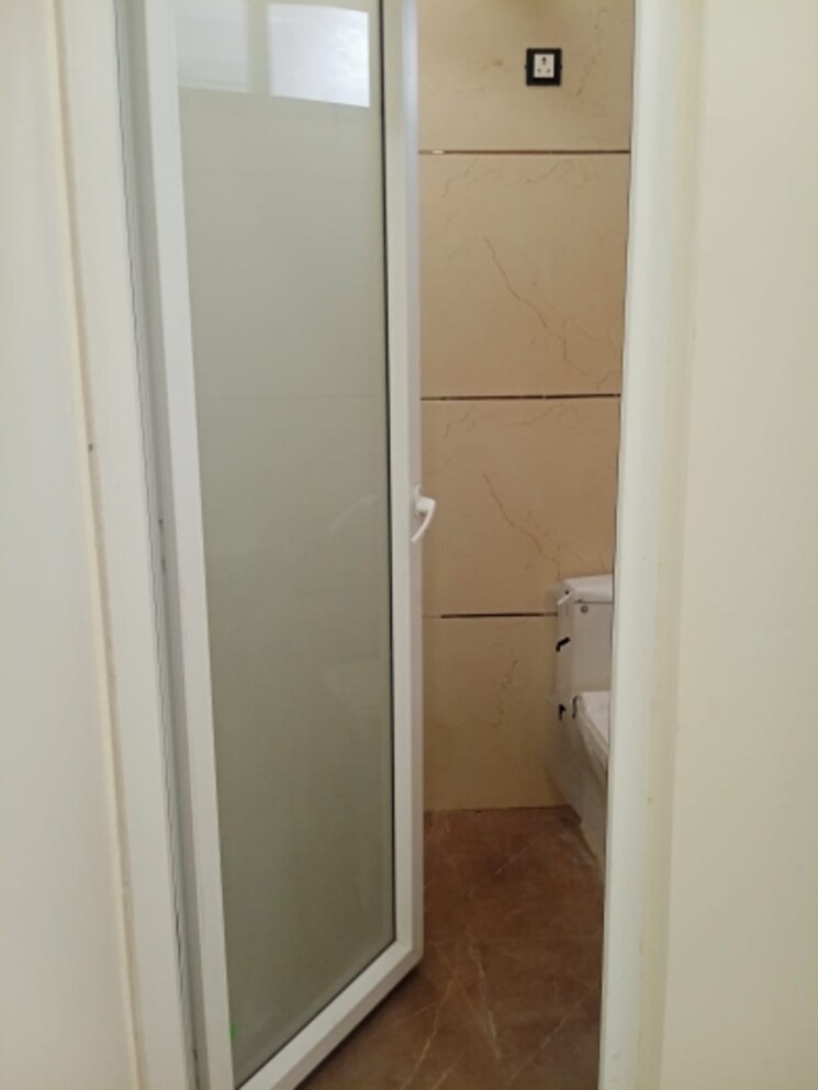 Bathroom, bangali colony 4 Bedroom 1700 Sq.Ft. Builder Floor In Bangali Colony Delhi 9072441