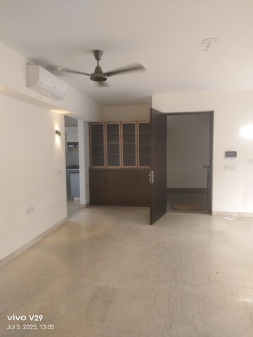 Room in 4 BHK Apartment at Emerald Green, Sector 52 – for Rent