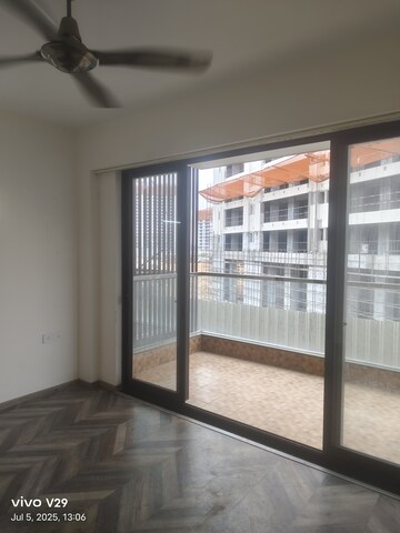 Room in 4 BHK Apartment at Emerald Green, Sector 52 – for Rent