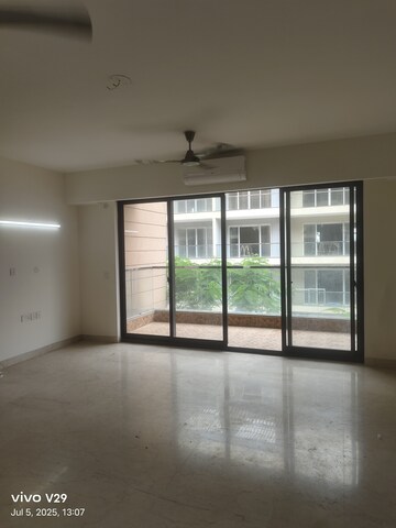 Room in 4 BHK Apartment at Emerald Green, Sector 52 – for Rent