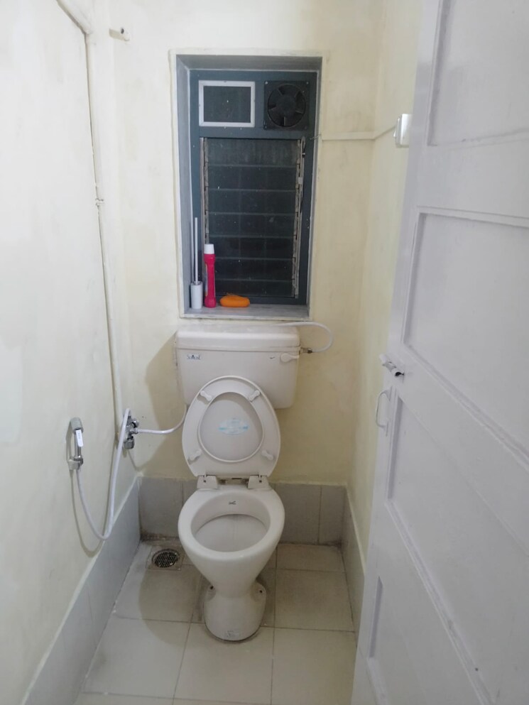 Bathroom, jai-hanuman-apartment 1.5 Bedroom 600 Sq.Ft. Apartment In Vile Parle East Mumbai 9072462
