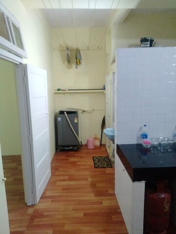 Bathroom in 1.5 BHK Apartment at Jai Hanuman Apartment, Vile Parle East – for Rent