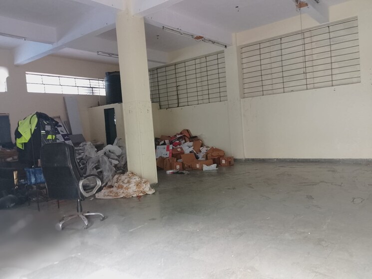  Parking, paradise-chs Commercial Shop 1200 Sq.Ft. In Sanpada Sector 7 Navi Mumbai 9072533