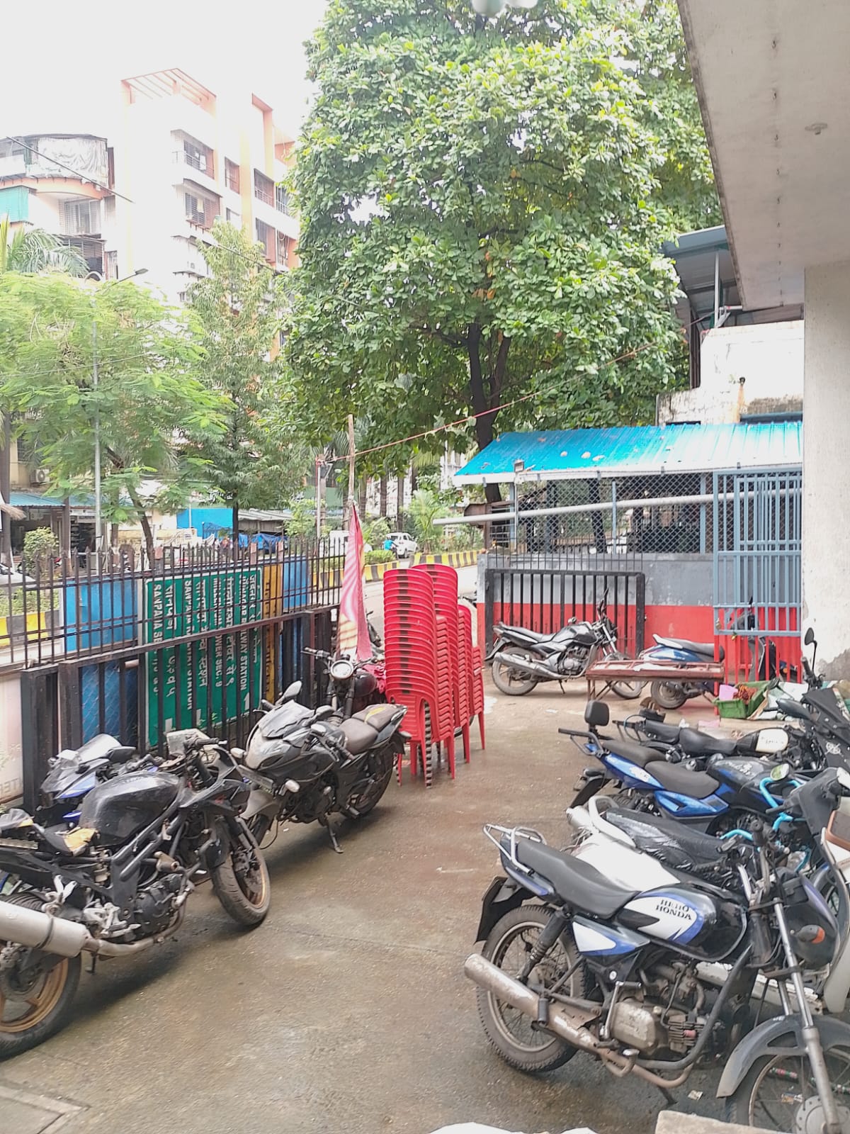 Retail Shop For Rent in Paradise CHS