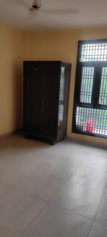 Furnished Amenities in 3.5 BHK Builder Floor at Wave Springwood Enclave, Mahurali – for Rent