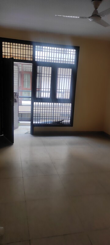 Kitchen in 3.5 BHK Builder Floor at Wave Springwood Enclave, Mahurali – for Rent