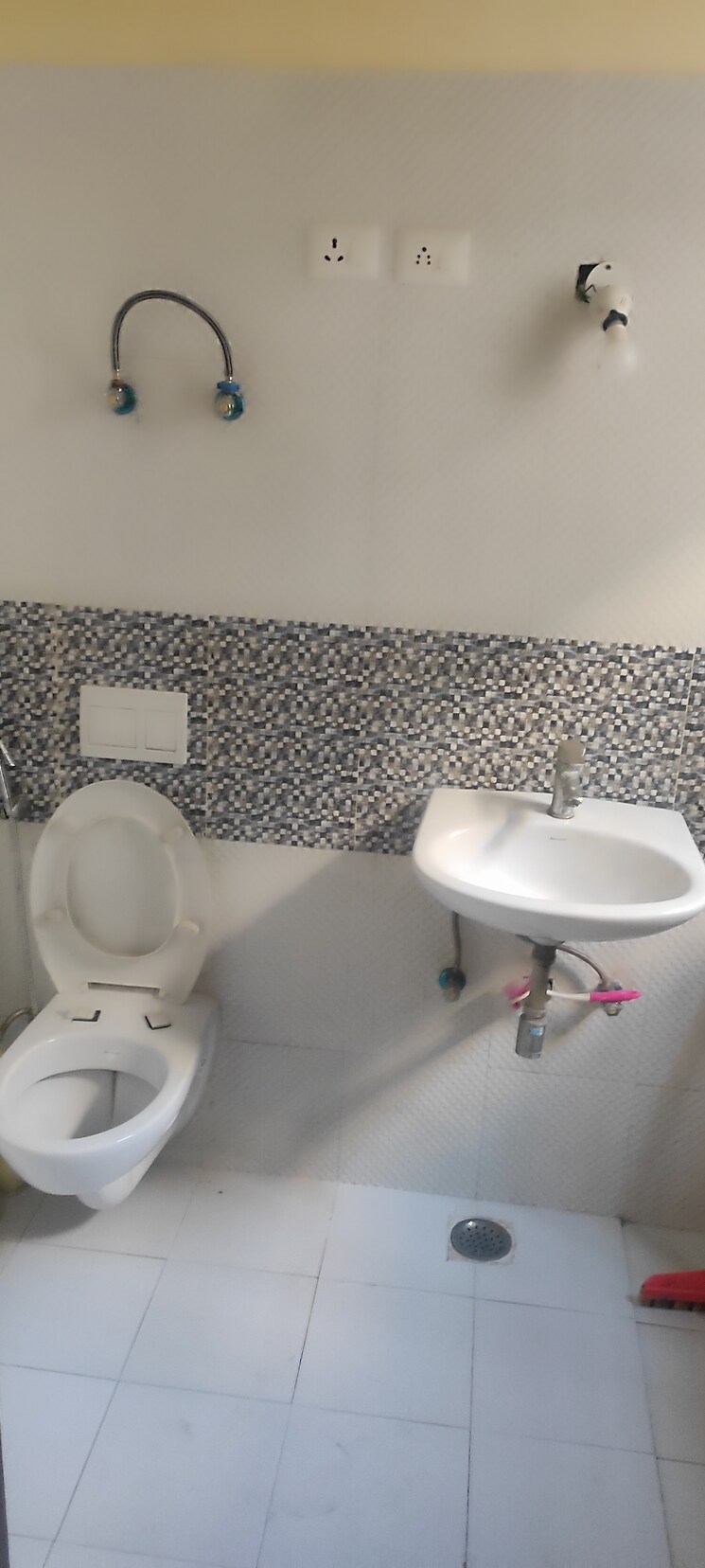 Bathroom, wave-springwood-enclave 3.5 Bedroom 1855 Sq.Ft. Builder Floor In Mahurali Ghaziabad 9072616