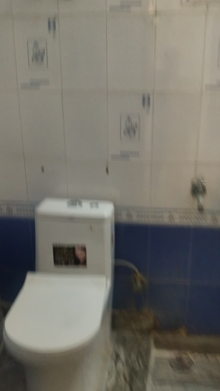 Bathroom, savitri nagar 3 Bedroom 1100 Sq.Ft. Builder Floor In Savitri Nagar Delhi 9072617