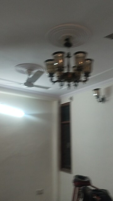 Furnished Amenities in 3 BHK Builder Floor at Savitri Nagar – for Rent