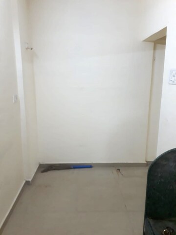 Room in 1 RK Apartment at Bindra Complex, Andheri East – for Rent