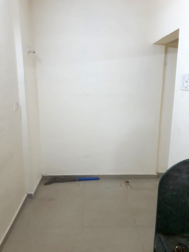 Room, bindra-complex 1 RK 350 Sq.Ft. Apartment In Andheri East Mumbai 9072621