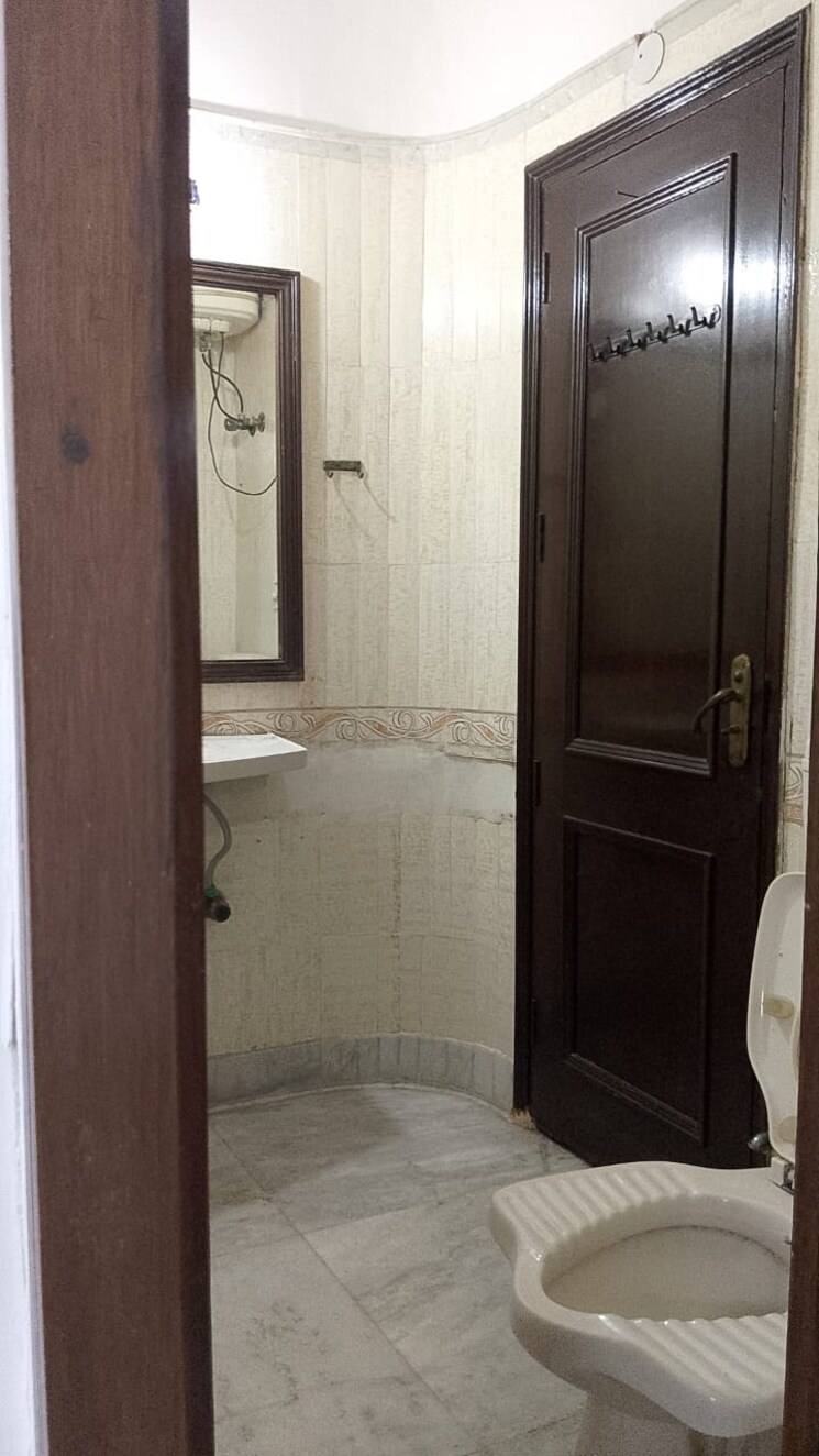 Bathroom, malviya nagar 2 Bedroom 1200 Sq.Ft. Builder Floor In Malviya Nagar Delhi 9072628