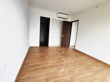 Room in 2 BHK Apartment at Indiabulls One Indiabulls, Pokhran Road No Two – for Rent