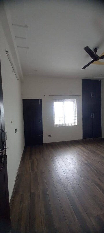 Room in 3 BHK Independent House at Sahastradhara Road – for Rent