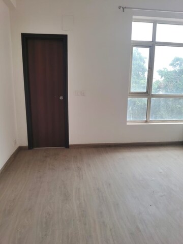 Room in 3 BHK Apartment at Spr Imperial Estate, Sector 82 – for Rent