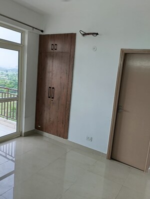 Room in 2 BHK Apartment at Suncity Avenue 76, Sector 76 – for Sale