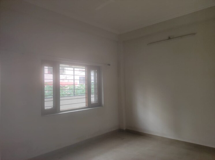 Room, sahastradhara road 3 Bedroom 115 Sq.Yd. Independent House In Sahastradhara Road Dehradun 9072680
