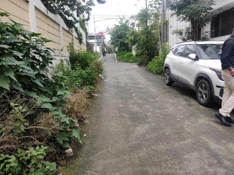  Parking, sahastradhara road 3 Bedroom 115 Sq.Yd. Independent House In Sahastradhara Road Dehradun 9072680