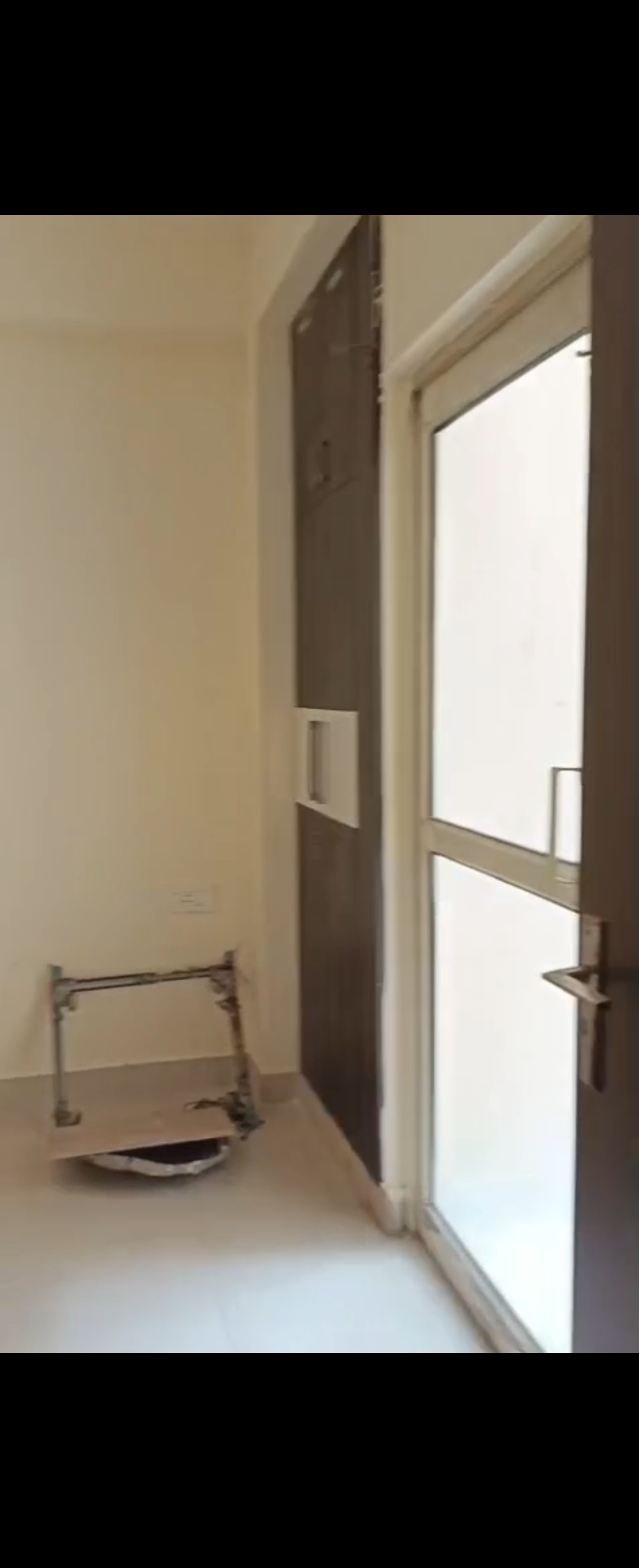 3 BHK + Servant Room Apartment For Rent in SCC Sapphire