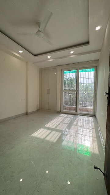 Room in 3 BHK Builder Floor at Palm Residency Chhatarpur, Chattarpur – for Rent