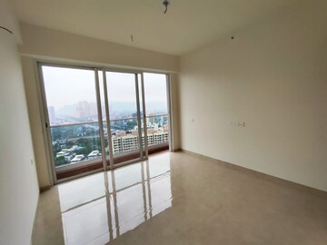Room in 2 BHK Apartment at Indiabulls One Indiabulls, Pokhran Road No Two – for Rent