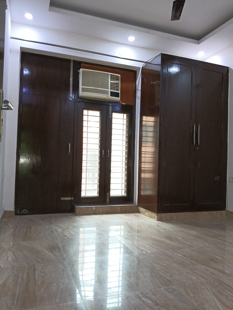 Room, east of kailash 2 Bedroom 1000 Sq.Ft. Builder Floor In East Of Kailash Delhi 9072723