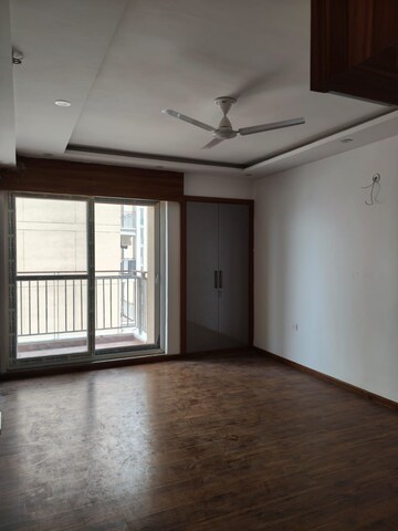 Room in 3.5 BHK Apartment at Gomti Nagar – for Rent