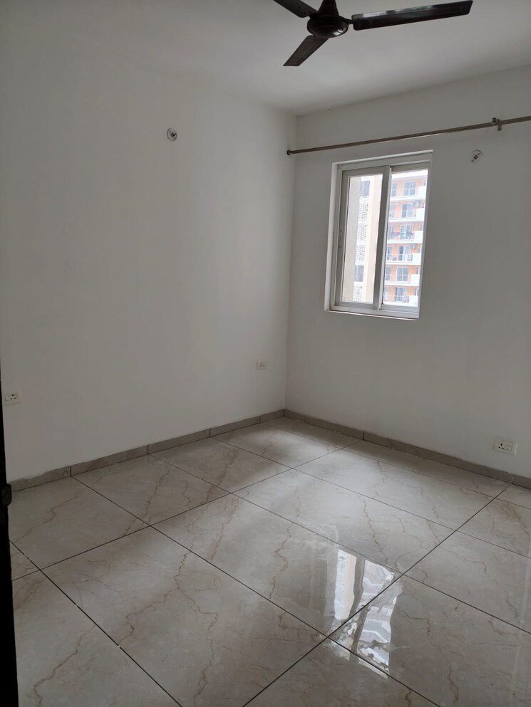 Room, gomti nagar 3.5 Bedroom 1800 Sq.Ft. Apartment In Gomti Nagar Lucknow 9072735