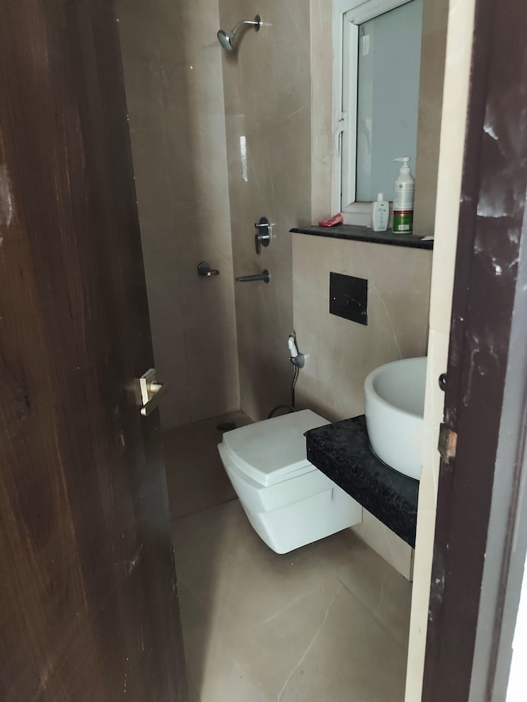 Bathroom, gomti nagar 3.5 Bedroom 1800 Sq.Ft. Apartment In Gomti Nagar Lucknow 9072735