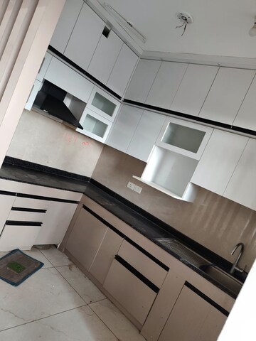 Kitchen in 3.5 BHK Apartment at Gomti Nagar – for Rent