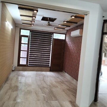 Room in 3 BHK Apartment at Sector 34 – for Rent