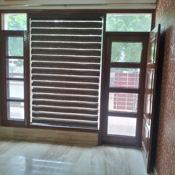 Room in 3 BHK Apartment at Sector 34 – for Rent