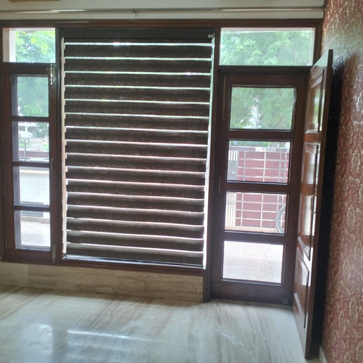 Room, sector 34 3 Bedroom 2250 Sq.Ft. Apartment In Sector 34 Chandigarh 9072765