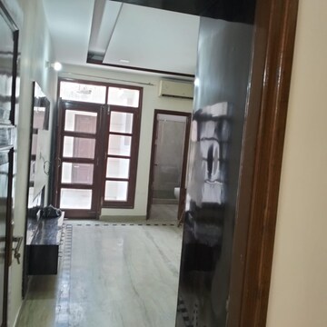 Room in 3 BHK Apartment at Sector 44 – for Rent