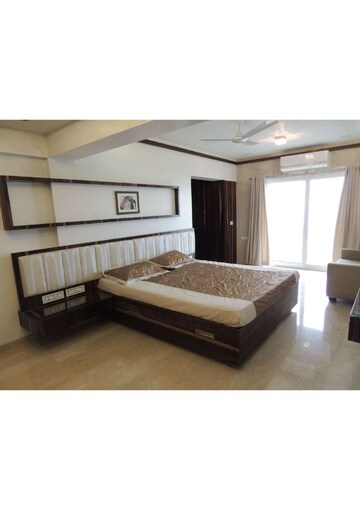 Living Room in 4 BHK Apartment at Palm Paradise, Sanpada – for Sale