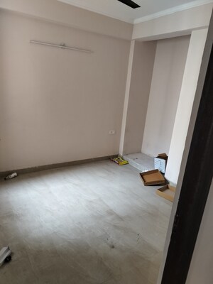 Room in 2 BHK Apartment at Amrapali Golf Homes, Sector 4 Greater Noida – for Sale