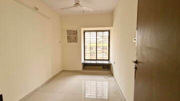 Room in 2 BHK Apartment at Evershine Embassy, Andheri West – for Rent