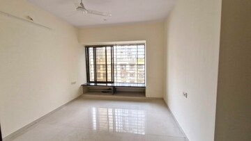 Room in 2 BHK Apartment at Evershine Embassy, Andheri West – for Rent