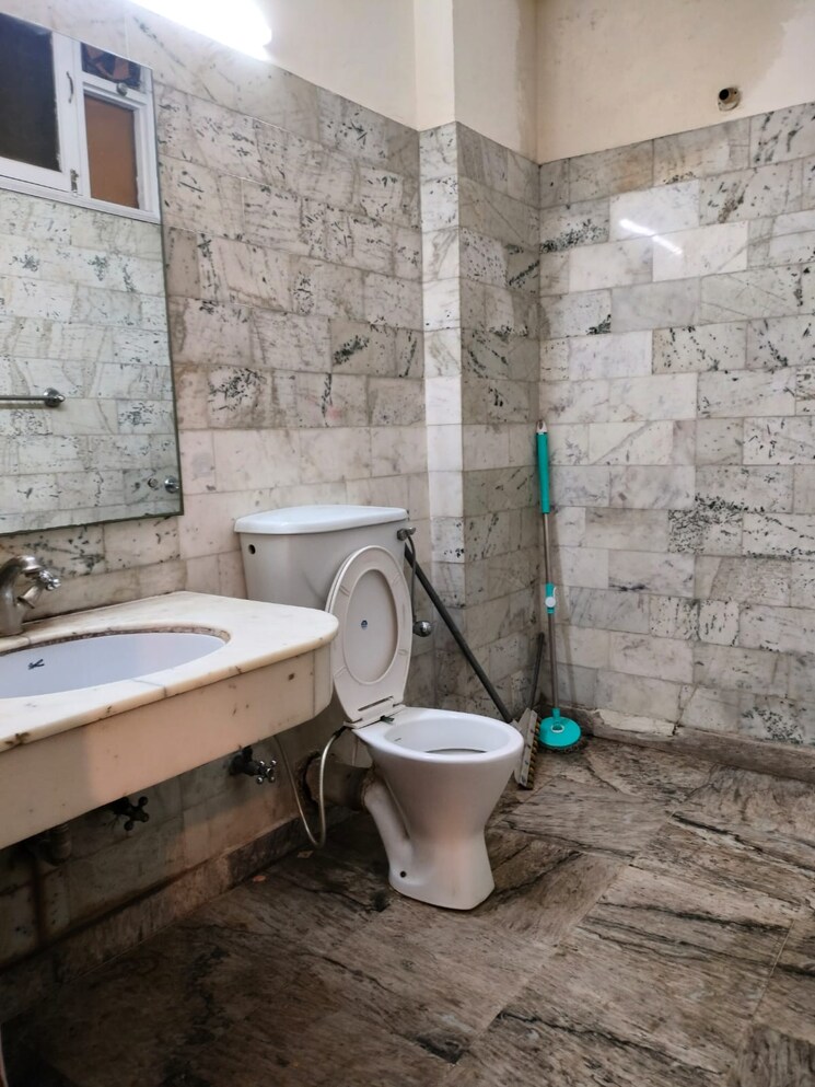 Bathroom, paryavaran complex 2 Bedroom 800 Sq.Ft. Builder Floor In Paryavaran Complex Delhi 9072840