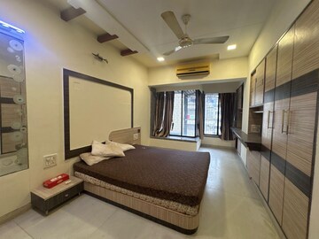Bedroom in 2 BHK Apartment at Lokhandwala Complex, Andheri West – for Rent