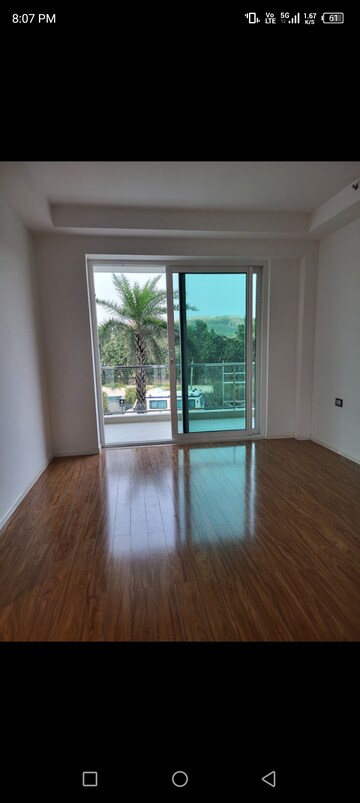Room in 3.5 BHK Apartment at DLF The Crest Phase II, Sector 54 – for Rent