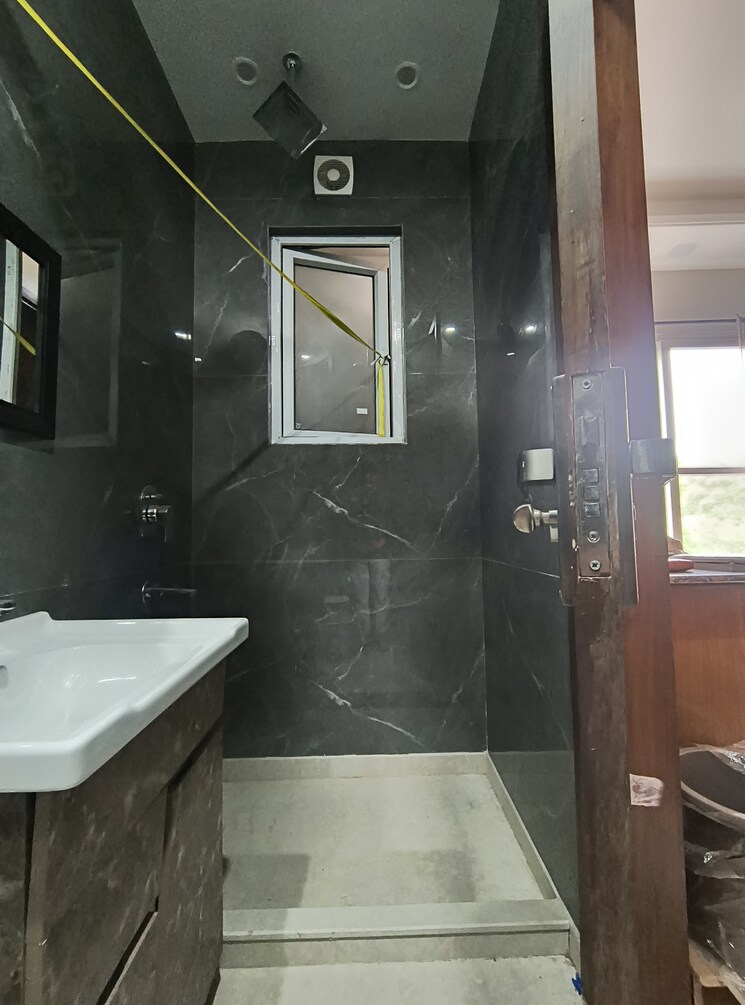 Bathroom, kalkaji 2 Bedroom 1000 Sq.Ft. Builder Floor In Kalkaji Delhi 9072873